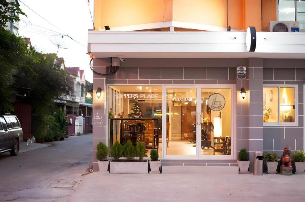 Hoppers Place Donmuang Hostel Bangkok Exterior foto